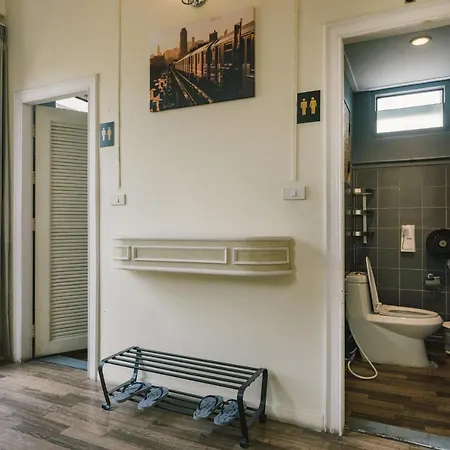 Room In Guest Room - Where Travel And Play Meet- Situated At The Heart Of Bangkok City