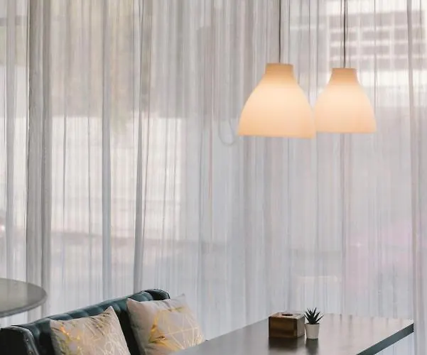 招待所 Room In Guest Room - Where Travel And Play Meet- Situated At The Heart Of Bangkok City