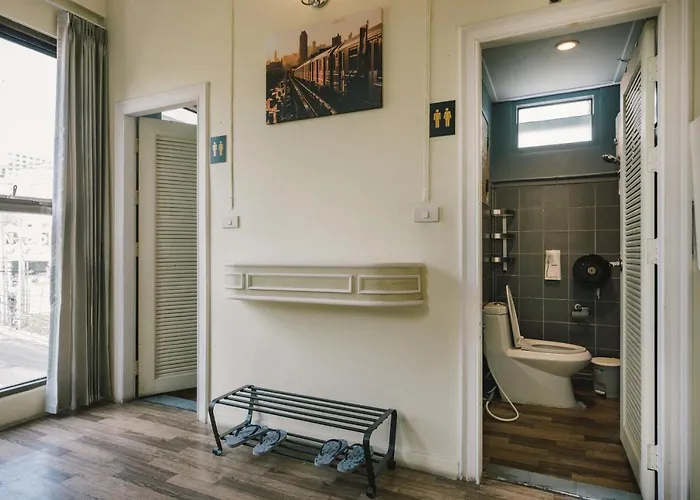 Room In Guest Room - Where Travel And Play Meet- Situated At The Heart Of Bangkok City 曼谷