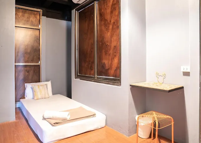 招待所 Room In Guest Room - Where Travel And Play Meet- Situated At The Heart Of Bangkok City