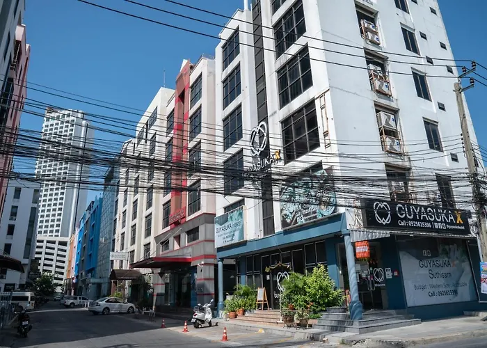 Room In Guest Room - Where Travel And Play Meet- Situated At The Heart Of Bangkok City