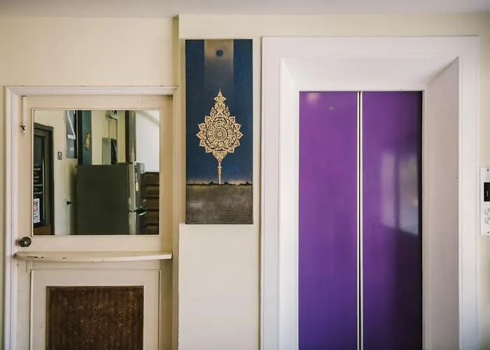 Room In Guest Room - Where Travel And Play Meet- Situated At The Heart Of Bangkok City